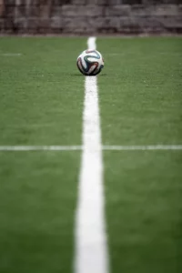 Inicio Pelota en campo de futbol